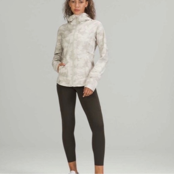 NWT Lululemon Rain Jacket - Picture 2 of 9